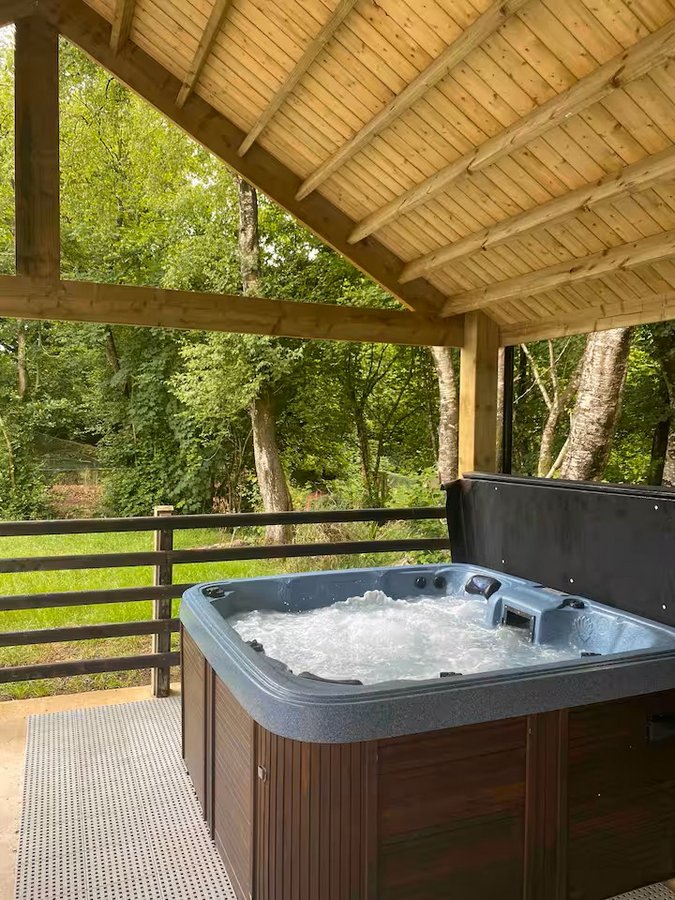hot-tub-cottage.jpg hot-tub-cottage.jpg